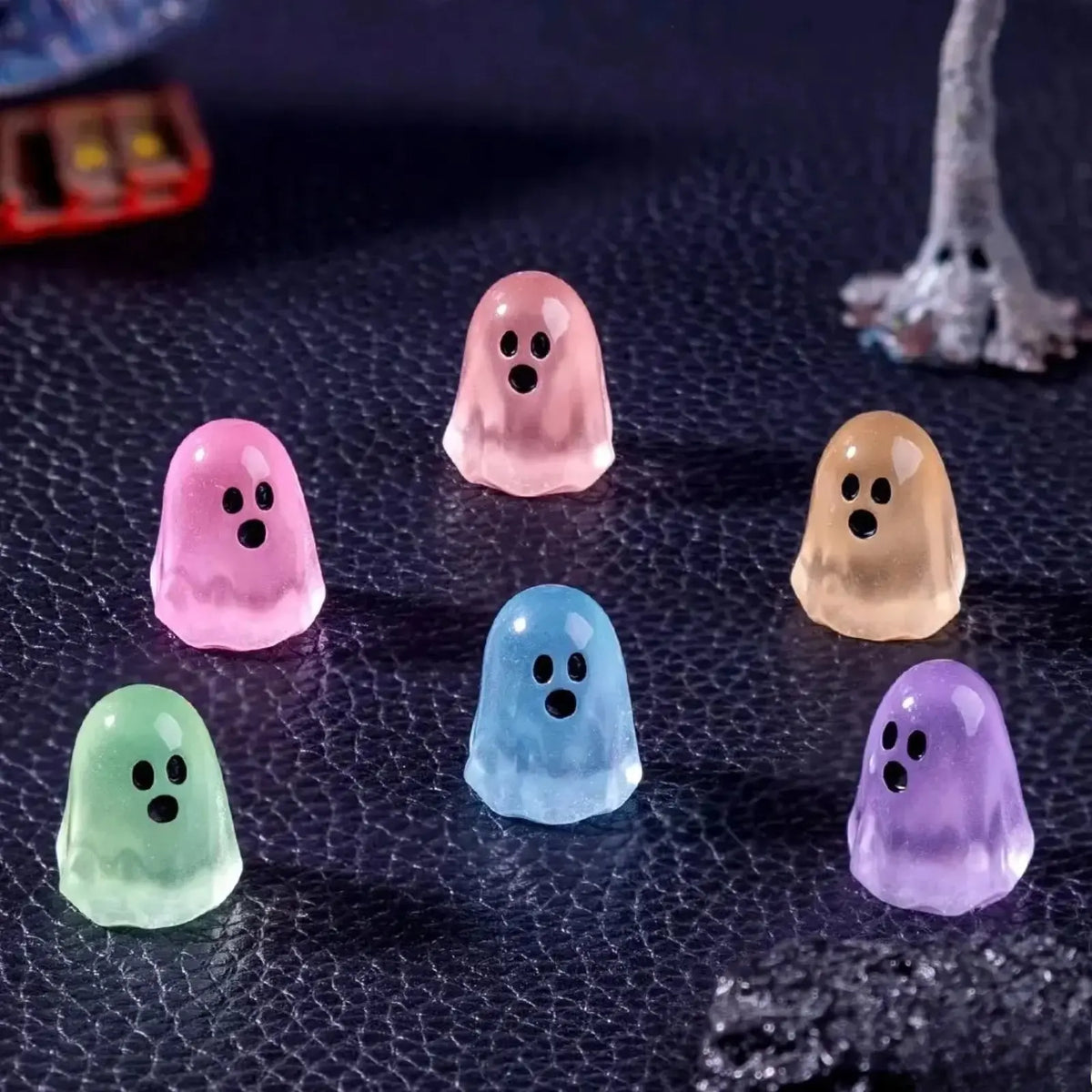 30Pcs Glow In The Dark Resin Ghost Charms, Spooky Light Up DIY Bag Decorations, Versatile Luggage Ornament Accessories, Perfect Handmade Supply for Halloween Decor & Holiday Gift Making