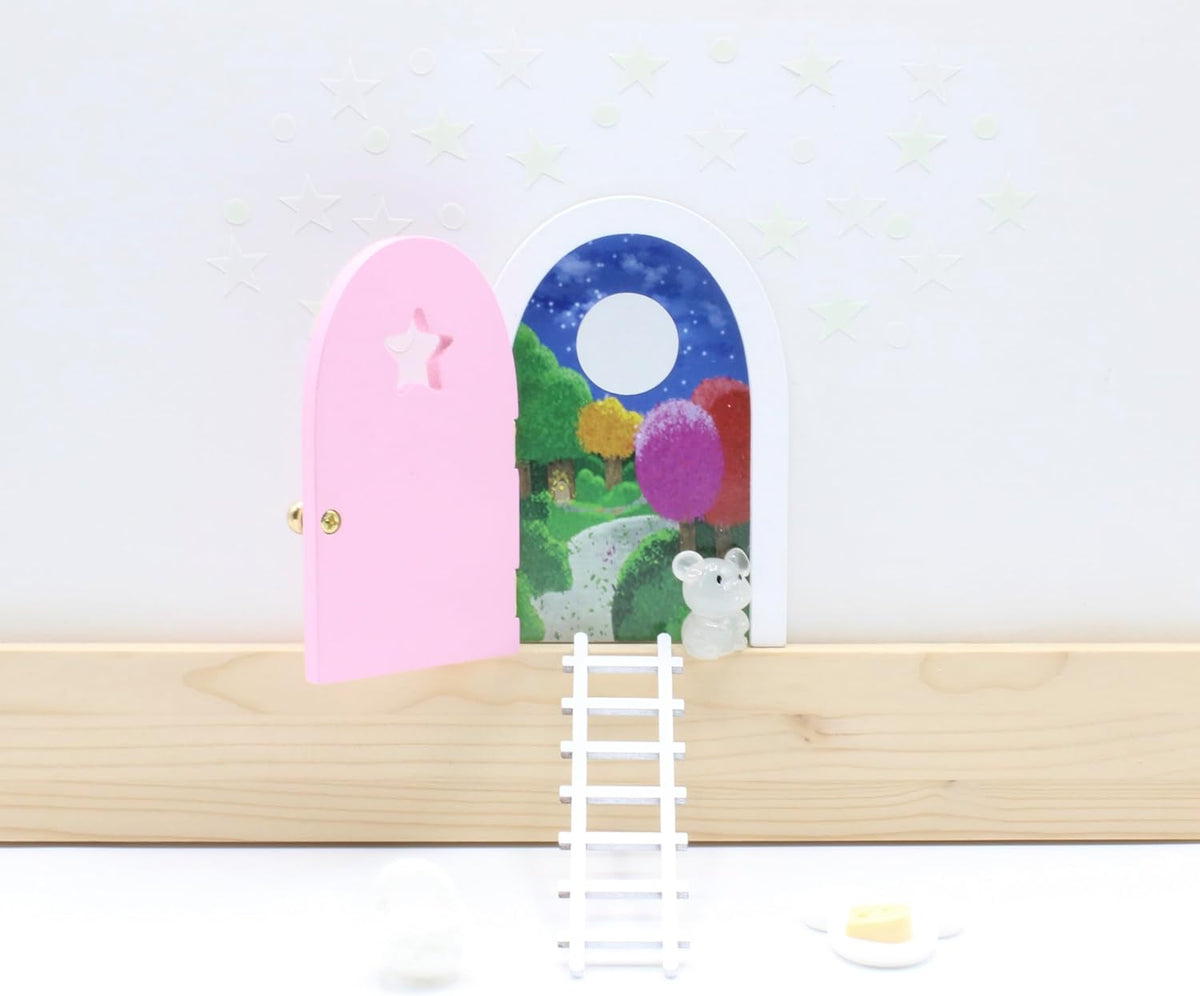 Qué Kawaii® Magical Pérez Mouse kit. Door that Opens and Shines in THE Dark Wooden Door and+Crochet Bag+Stars+Little Mouse that Glows in the Dark+6 certificates in Spanish (ROSA/Pink)