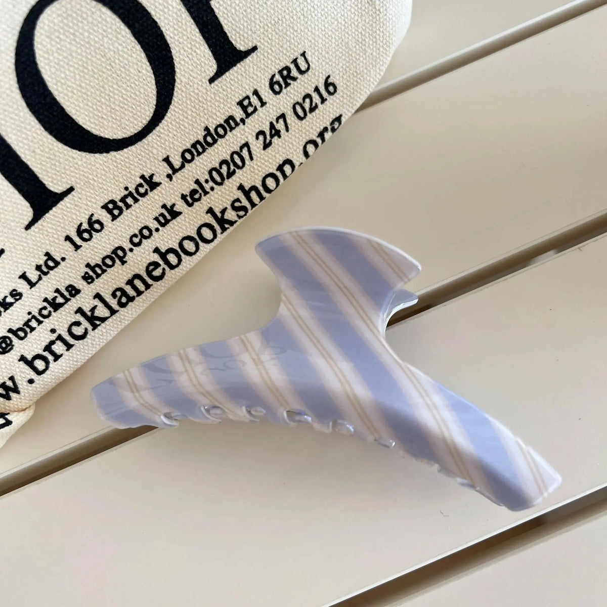 3pcs Pastel Striped Acrylic Hair Claw Clips with Glossy Surface, Durable Spring Clasp Firmly Holds Hair. Two Classic Shapes Suit Thick & Thin Hair, Perfect for Casual Daily Updo Styling.,sohochic