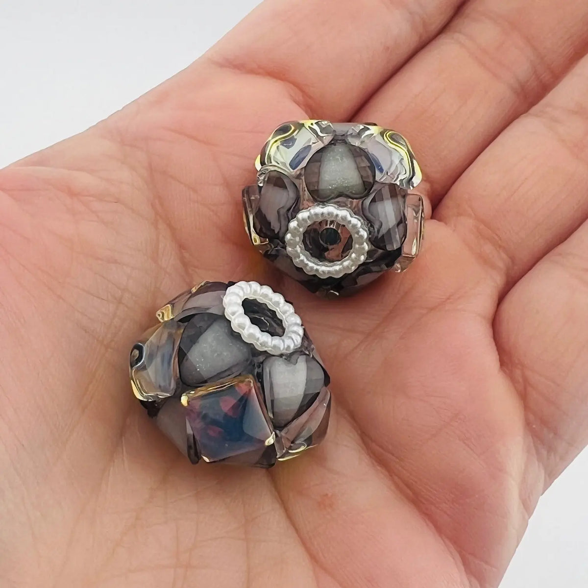 F15-Solid Colored Handcrafted Glass Dimond Beads 2 Pack